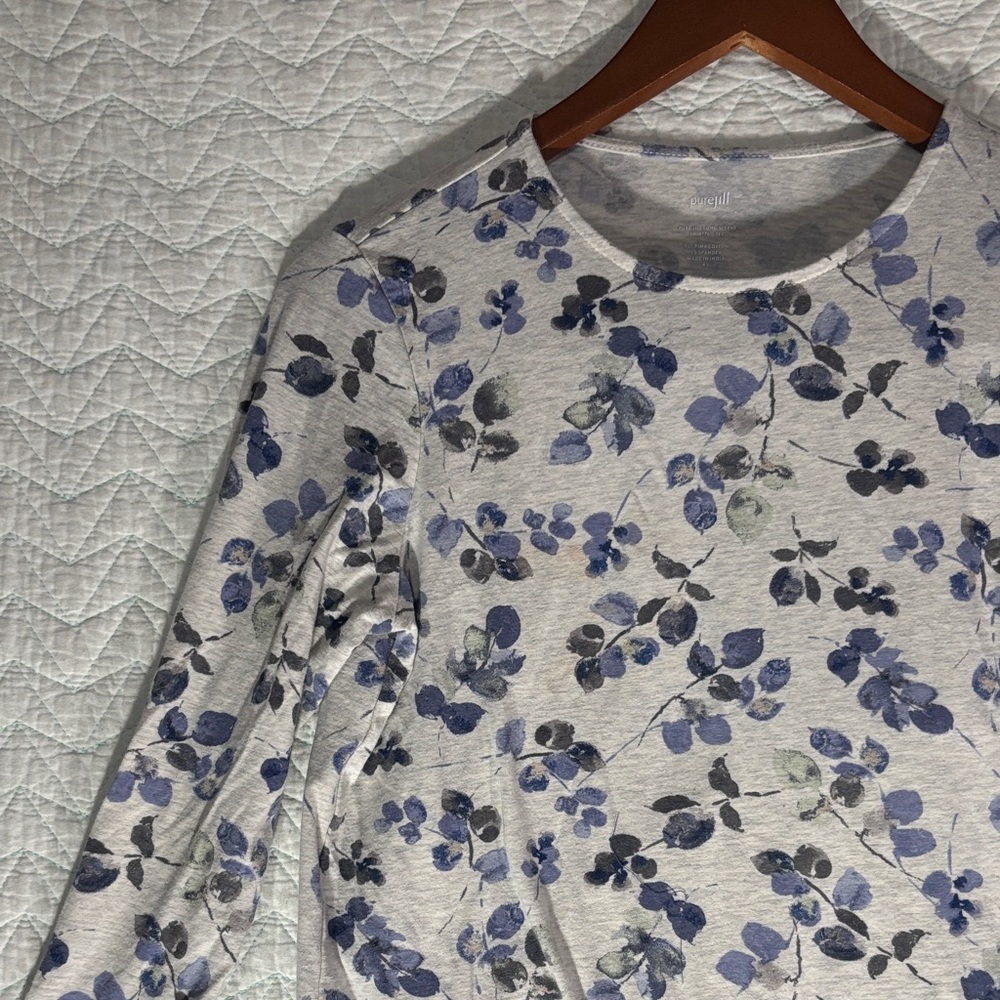 Crewneck Long-Sleeve Floral Tee in Light Gray and Blue - Picture 3 of 8